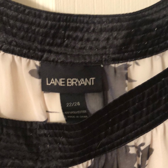 Sheer cream with flower top 22/24 - Picture 3 of 3